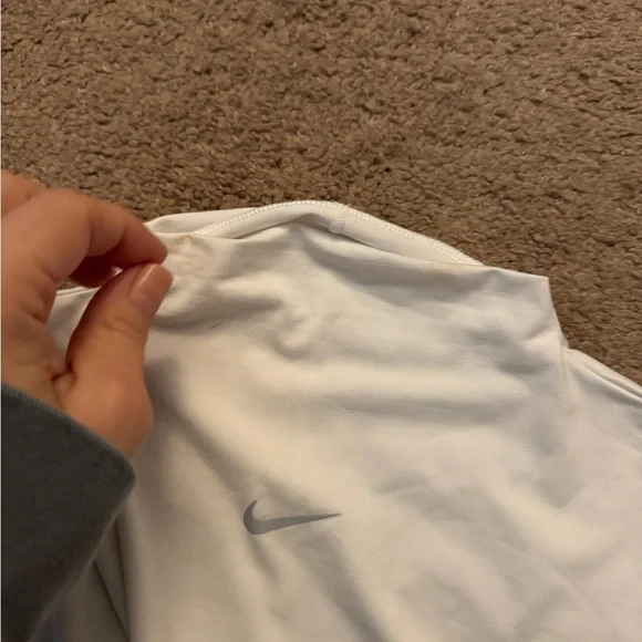Nike Women's White Long Sleeve Crop Top dri-fit large - Picture 4 of 6